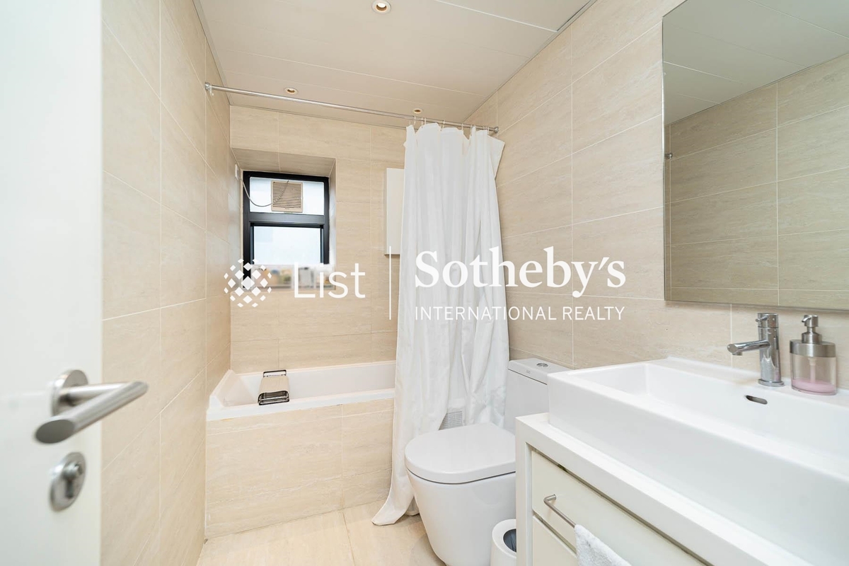 Monmouth Place 萬信臺 | Guest Bathroom