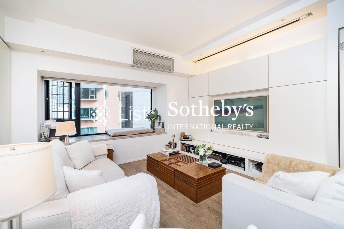 Monmouth Place 萬信臺 | Living and Dining Room