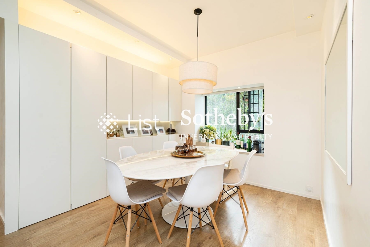 Monmouth Place 萬信臺 | Living and Dining Room