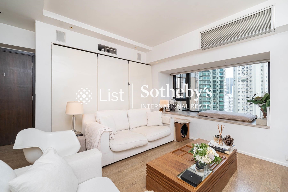 Monmouth Place 萬信臺 | Living and Dining Room