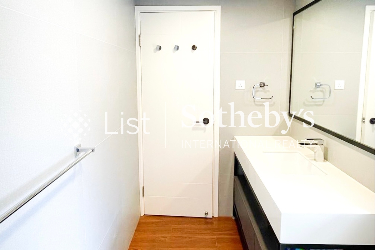 Monmouth Place 萬信臺 | Guest Bathroom