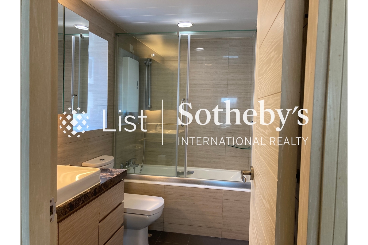 Monmouth Place 萬信臺 | Master Bathroom