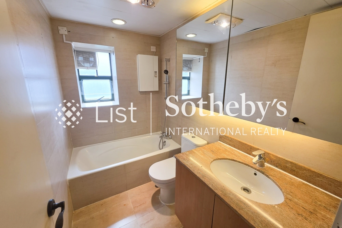 Monmouth Place 萬信臺 | Guest Bathroom
