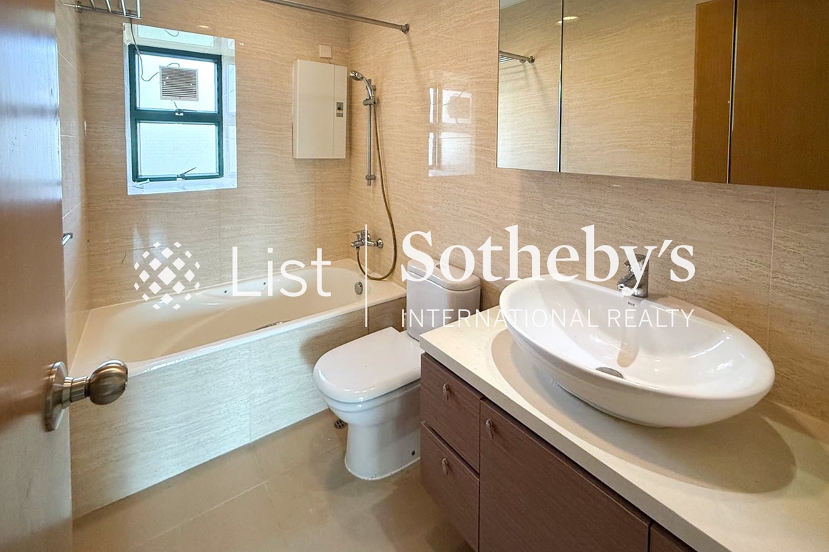 Monmouth Place 萬信臺 | Guest Bathroom