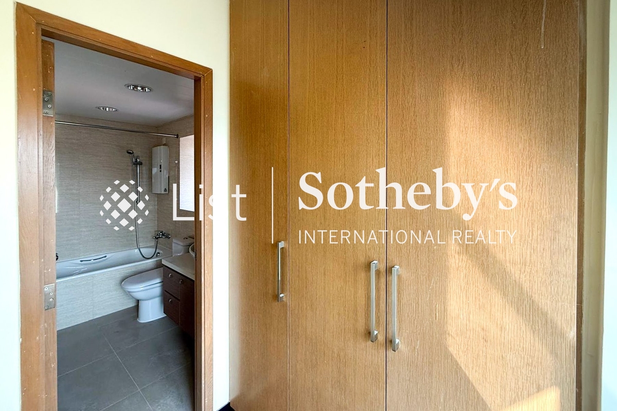 Monmouth Place 萬信臺 | Dressing Area in Master Bedroom 