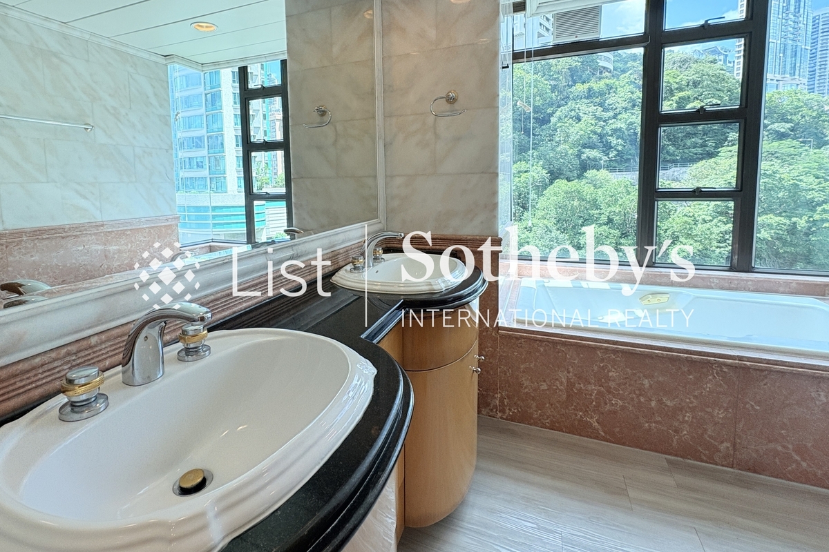 Fairlane Tower 寶雲山莊 | Master Bathroom