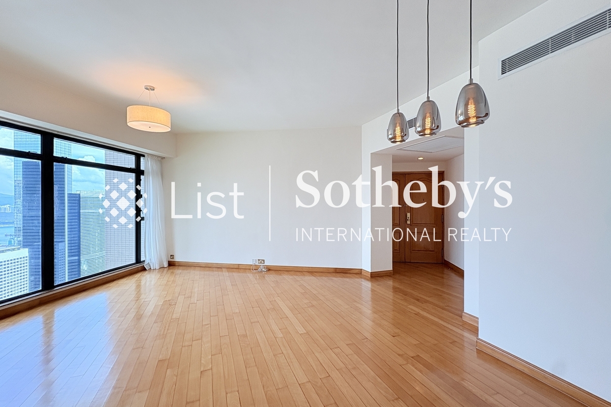 Fairlane Tower 寶雲山莊 | Living and Dining Room