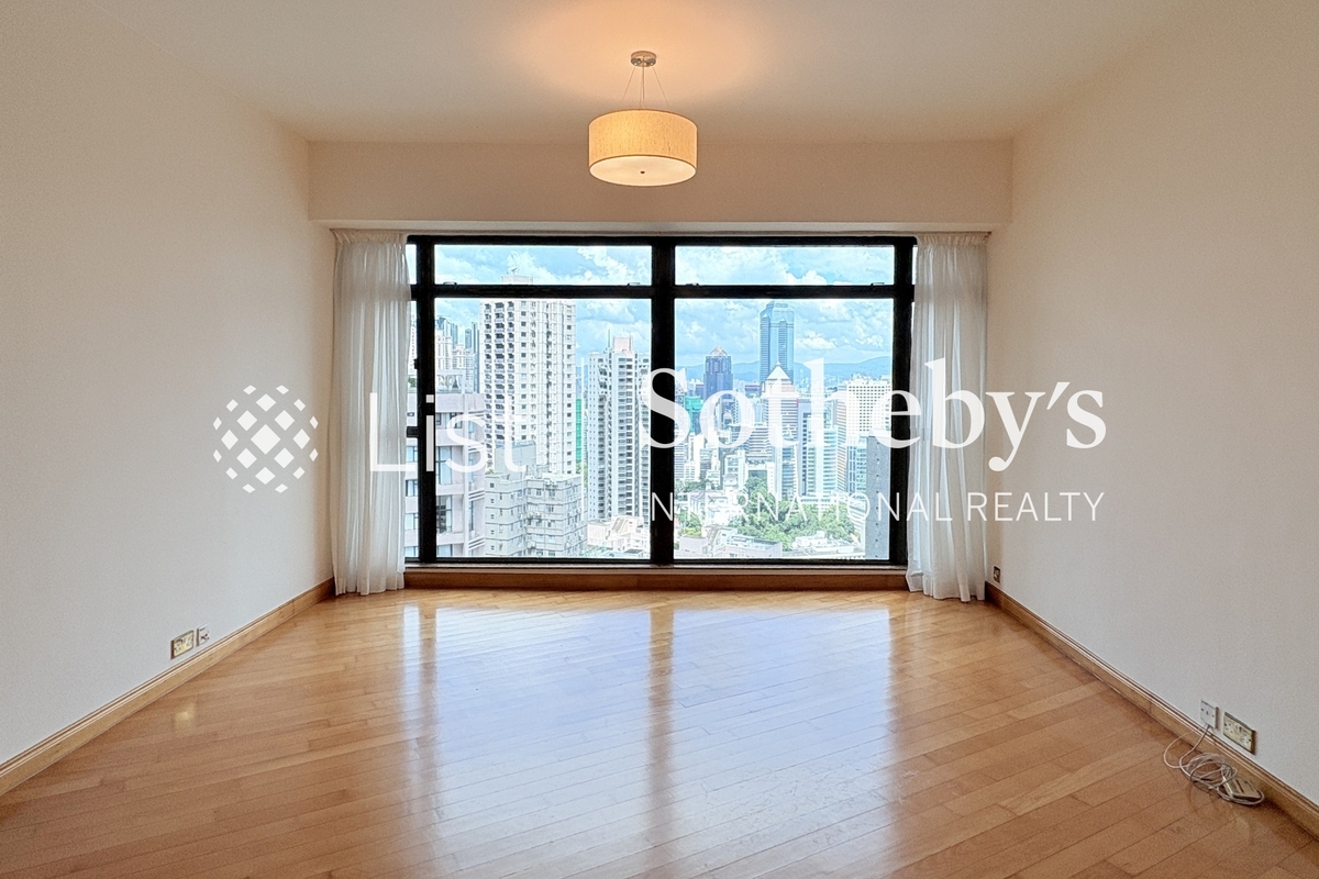 Fairlane Tower 寶雲山莊 | Living and Dining Room