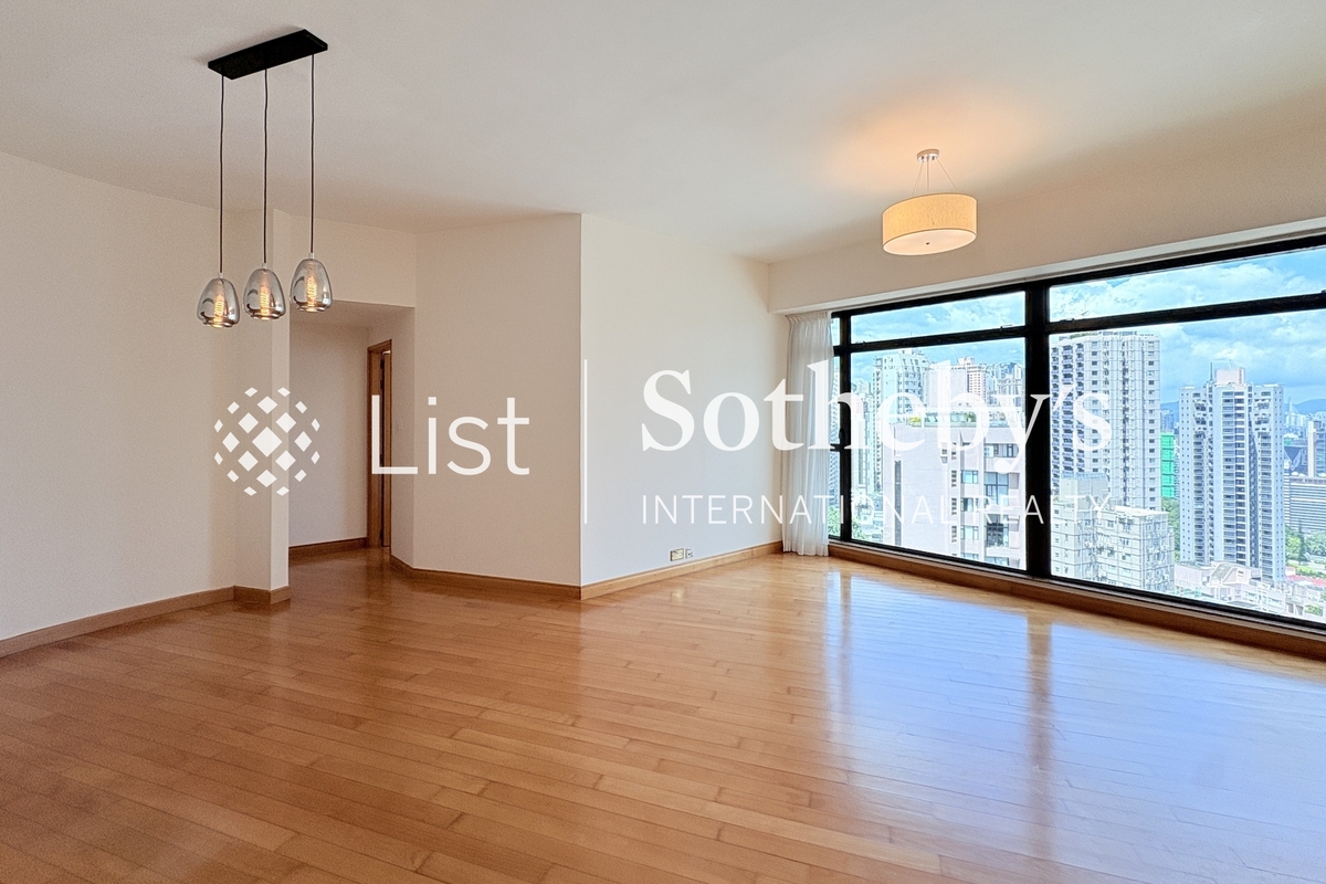 Fairlane Tower 寶雲山莊 | Living and Dining Room