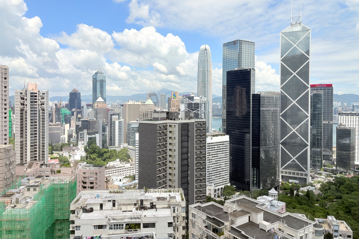 Fairlane Tower 寶雲山莊 | View from Living and Dining Room