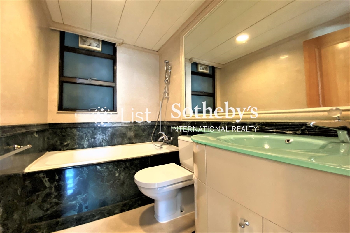 Fairlane Tower 寶雲山莊 | Guest Bathroom