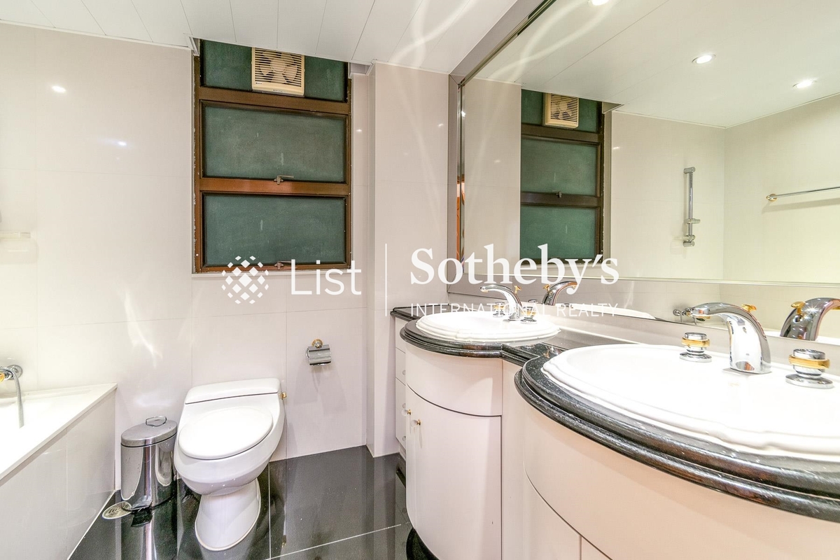 Fairlane Tower 寶雲山莊 | Master Bathroom