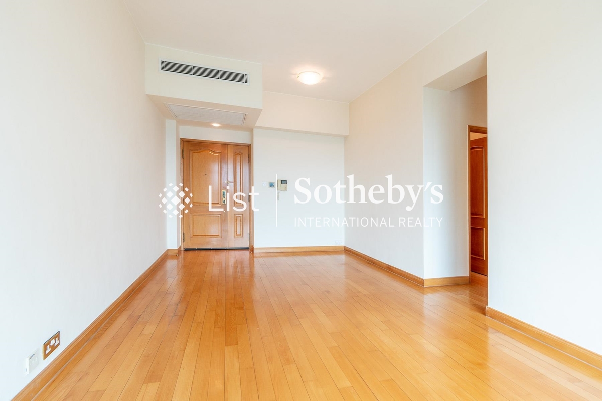 Fairlane Tower 寶雲山莊 | Living and Dining Room