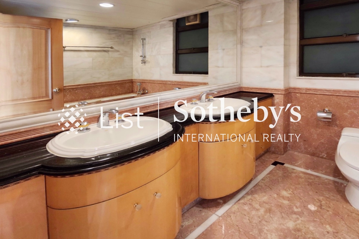 Fairlane Tower 寶雲山莊 | Master Bathroom