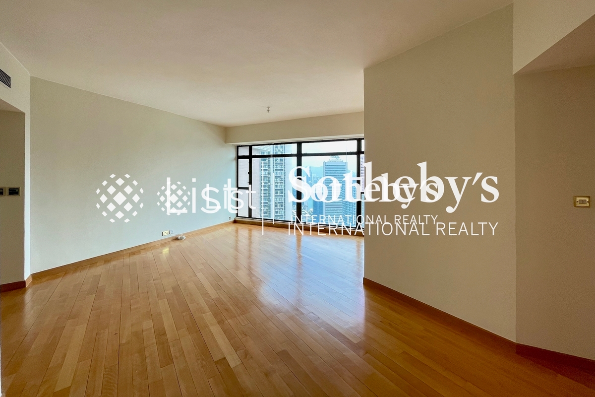 Fairlane Tower 宝云山庄 | Living and Dining Room