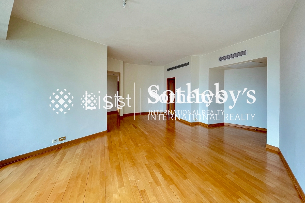 Fairlane Tower 宝云山庄 | Living and Dining Room