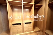 Fairlane Tower 寶雲山莊 | Walk-in Closet in Master Bedroom 