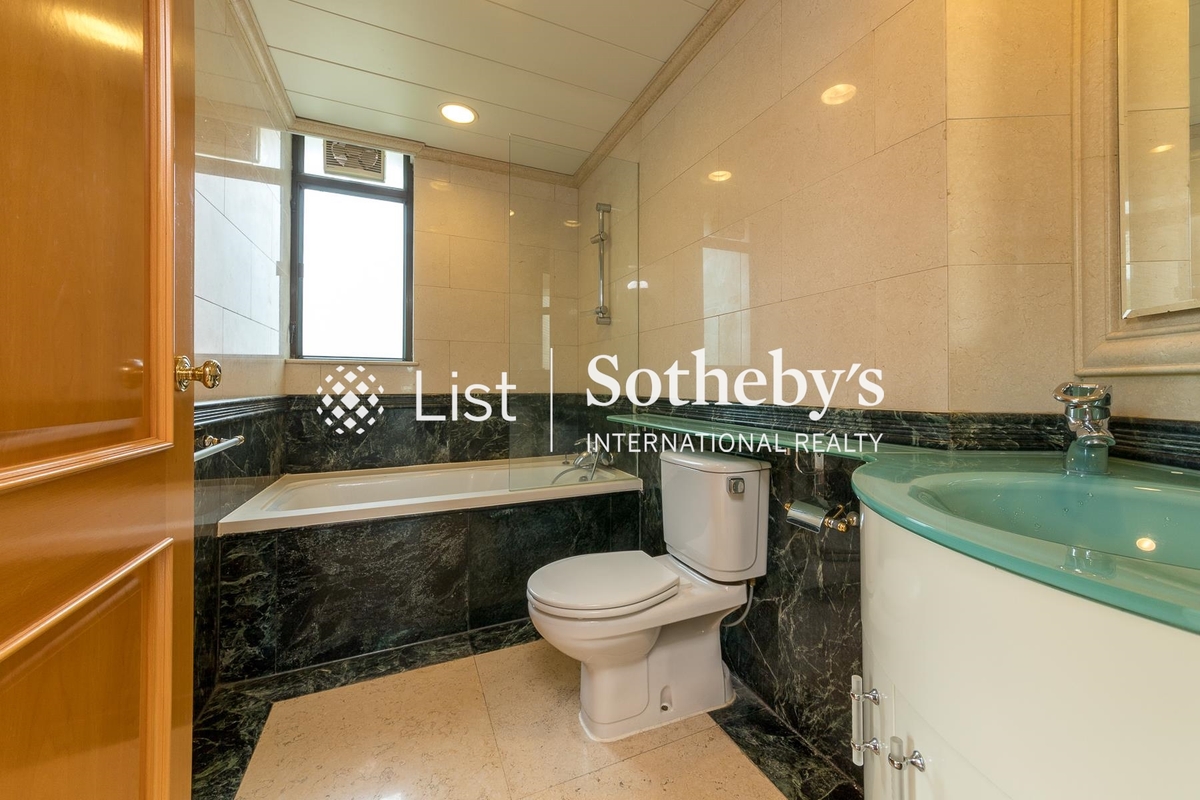 Fairlane Tower 寶雲山莊 | Guest Bathroom