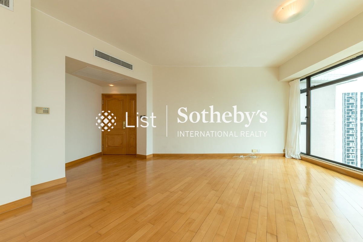 Fairlane Tower 寶雲山莊 | Living and Dining Room