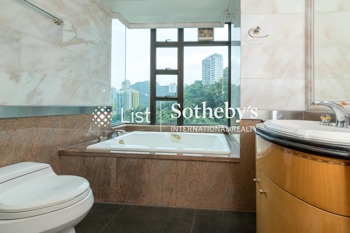 Fairlane Tower 寶雲山莊 | Master Bathroom