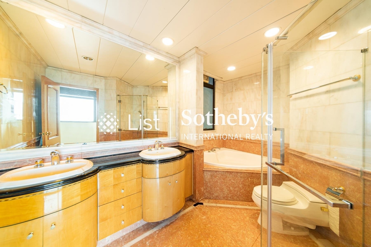 Fairlane Tower 寶雲山莊 | Master Bathroom