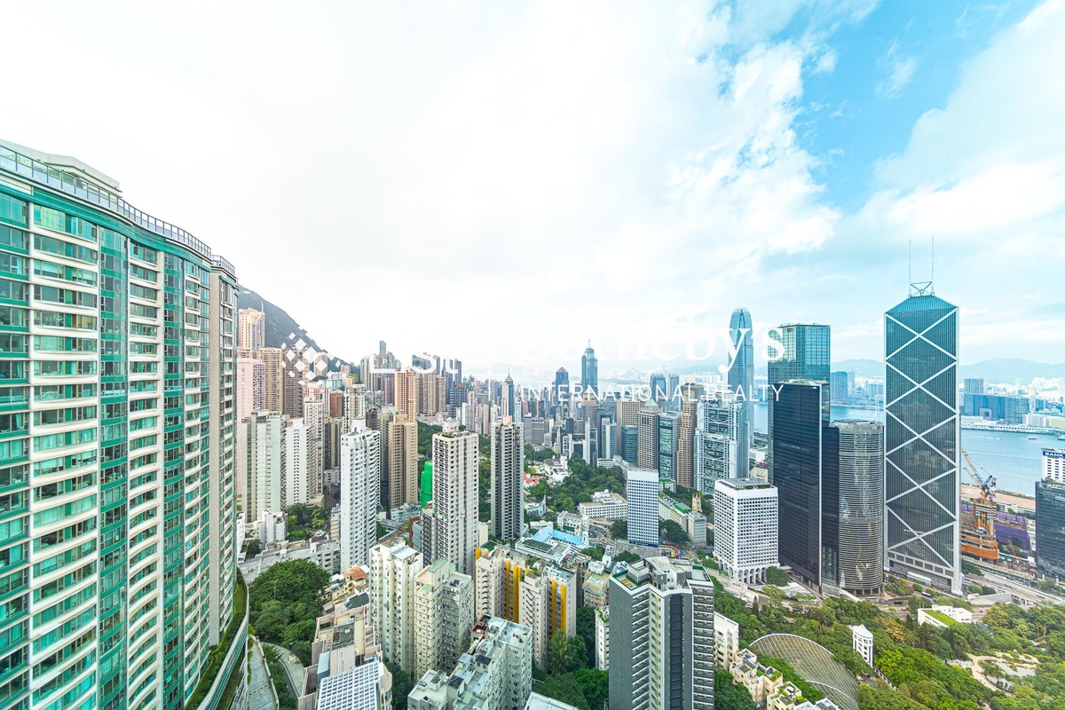 Fairlane Tower 寶雲山莊 | View from Living and Dining Room