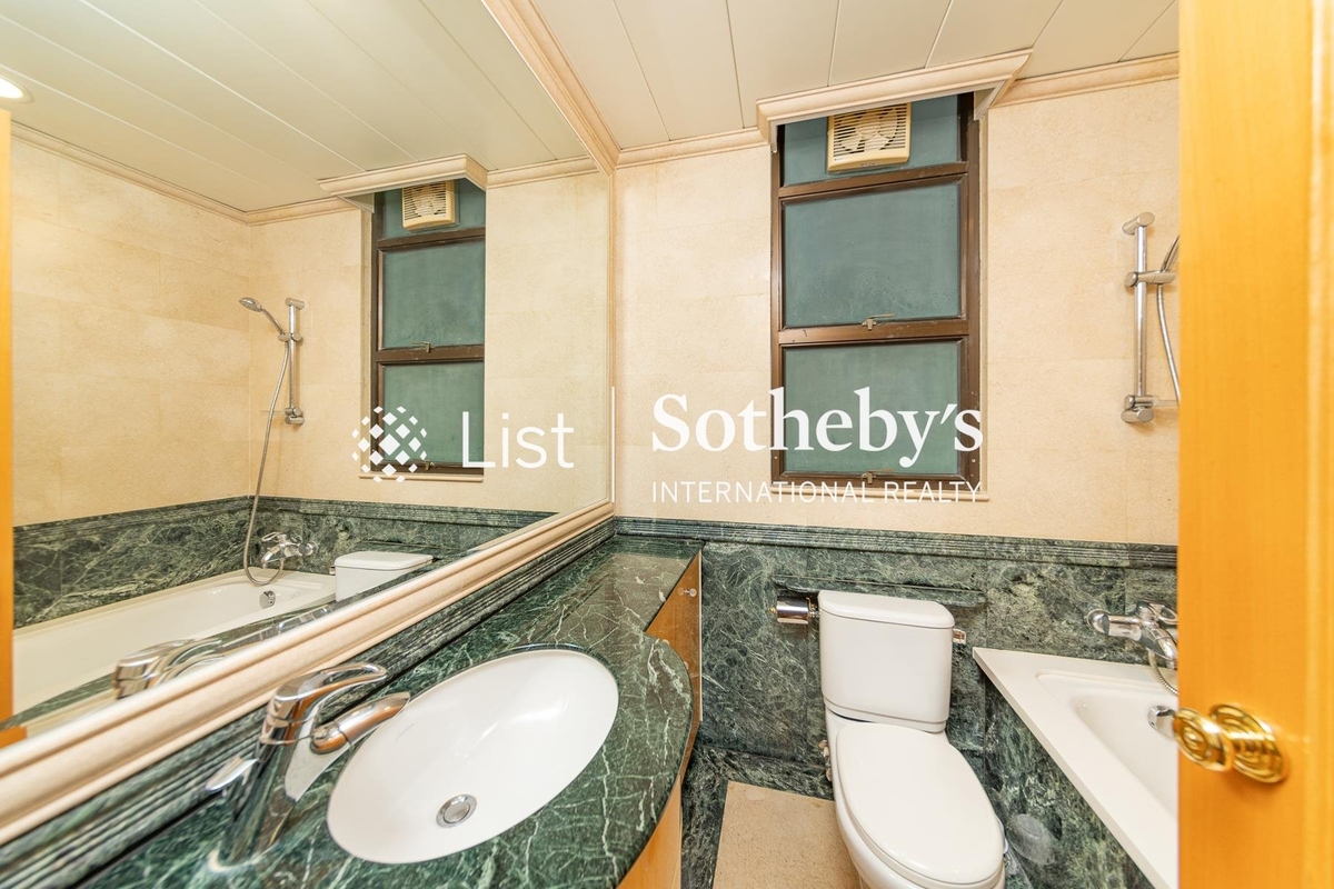 Fairlane Tower 寶雲山莊 | Guest Bathroom