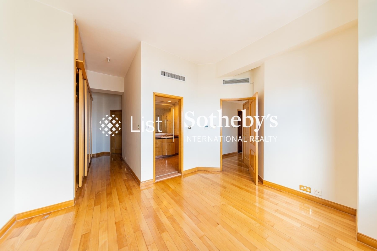 Fairlane Tower 寶雲山莊 | Master Bedroom