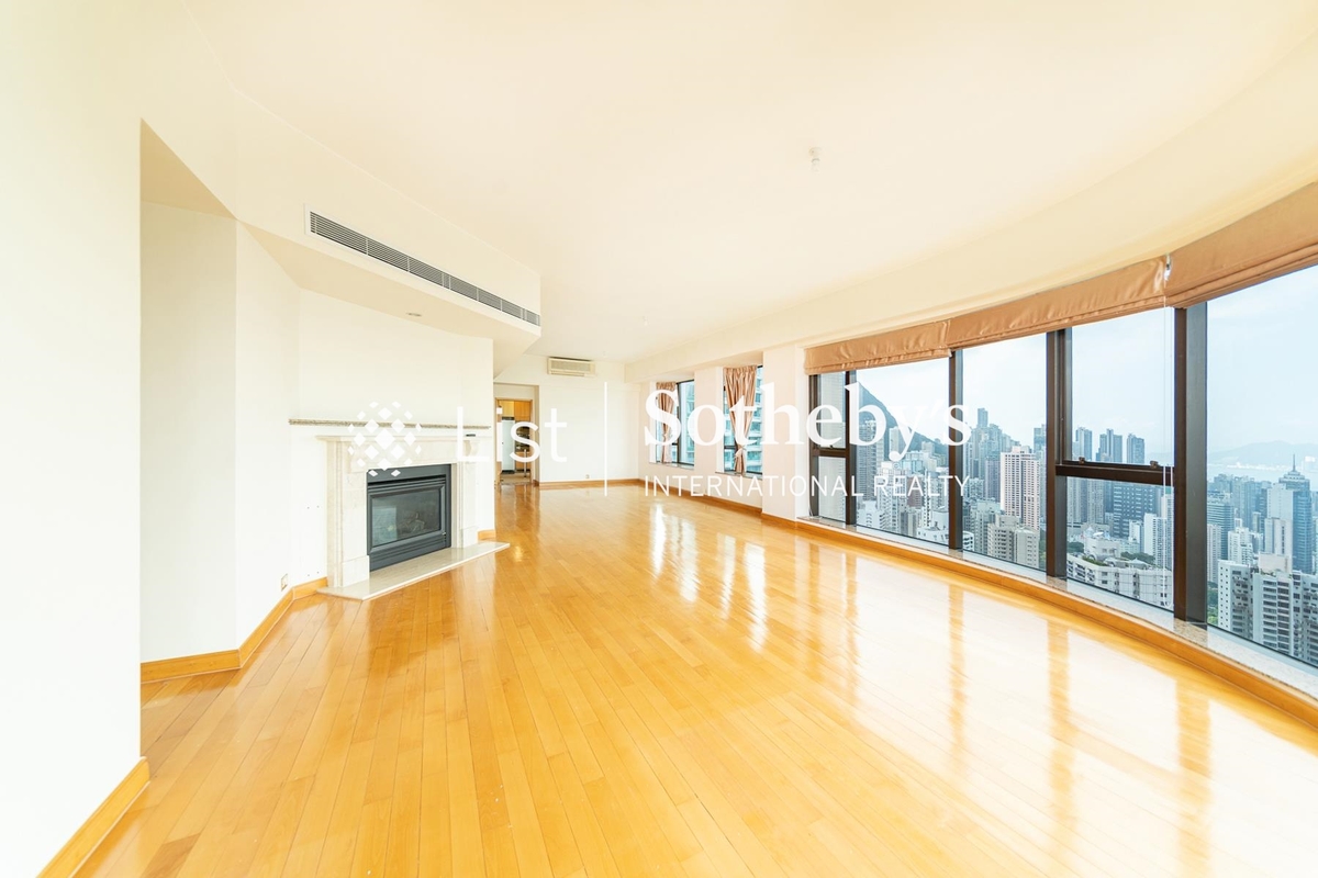 Fairlane Tower 寶雲山莊 | Living and Dining Room