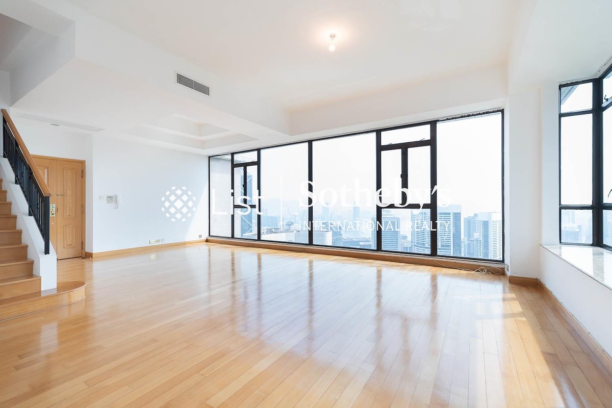 Fairlane Tower 宝云山庄 | Living and Dining Room