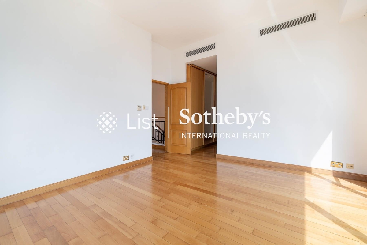 Fairlane Tower 寶雲山莊 | Built-in Wardrobe in Master Bedroom