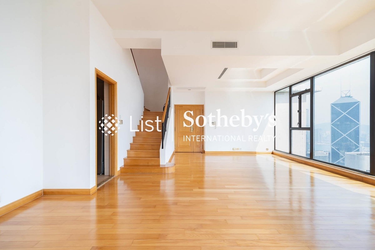 Fairlane Tower 寶雲山莊 | Living and Dining Room