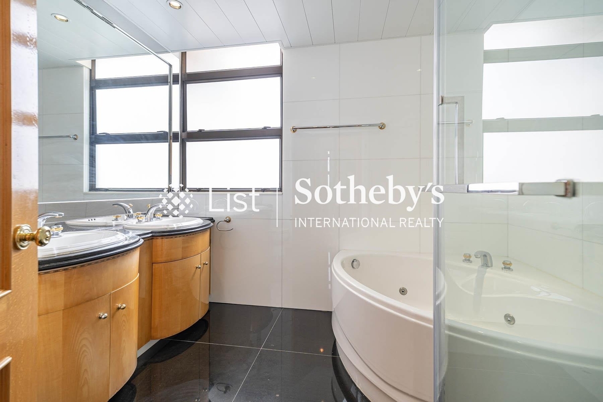 Fairlane Tower 寶雲山莊 | Master Bathroom