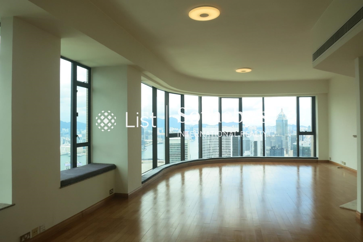 Fairlane Tower 寶雲山莊 | Living and Dining Room