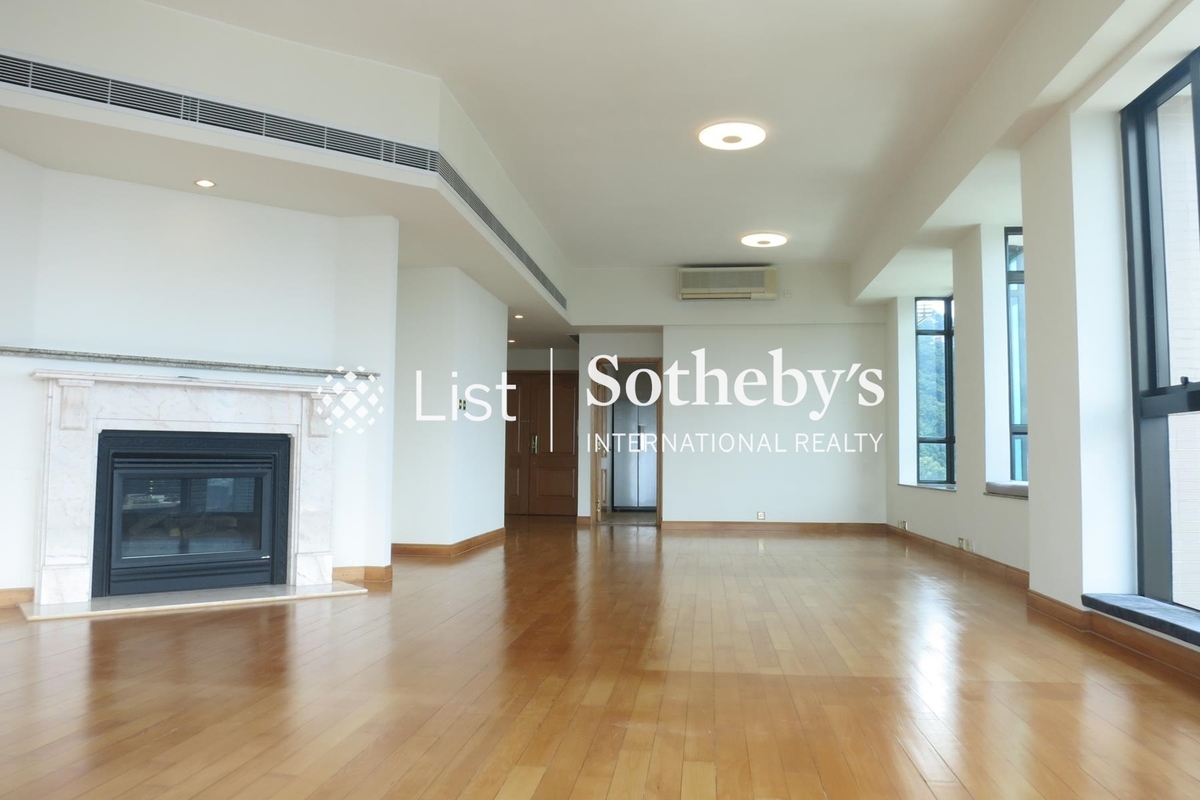 Fairlane Tower 寶雲山莊 | Living and Dining Room