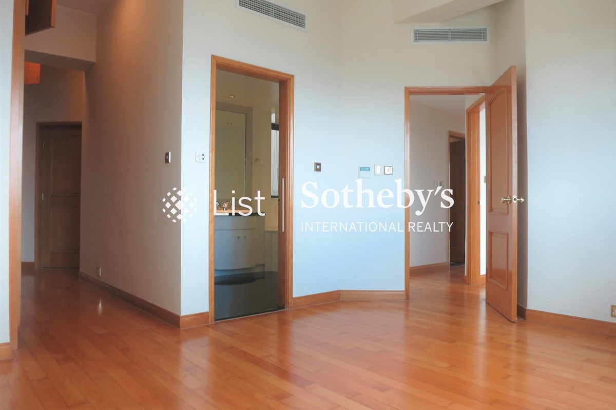 Fairlane Tower 寶雲山莊 | Master Bedroom