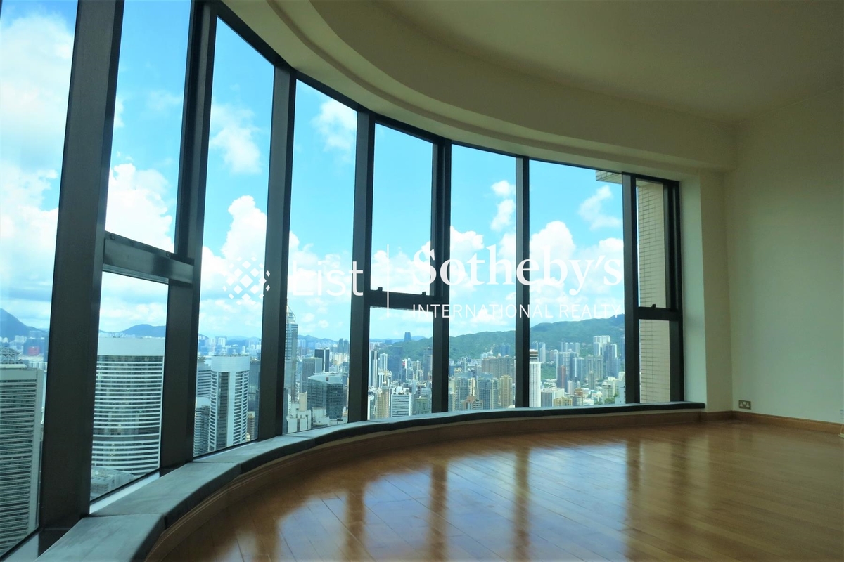 Fairlane Tower 寶雲山莊 | Living and Dining Room