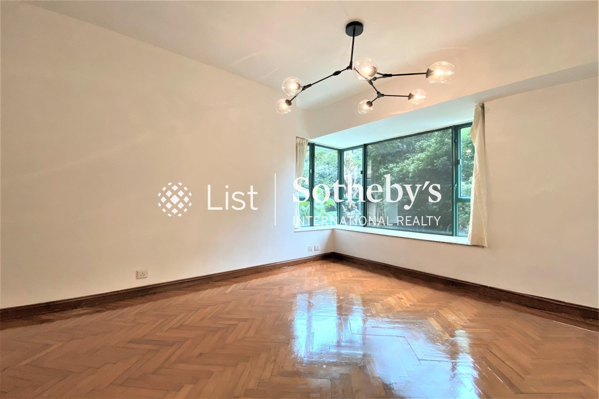 Hillsborough Court 曉峰閣 | View from Living and Dining Room