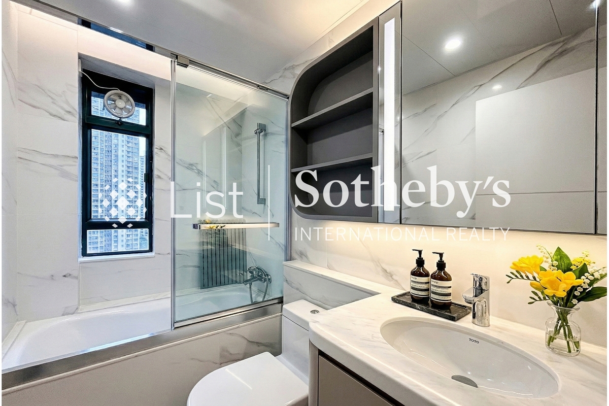 Hillsborough Court 曉峰閣 | Master Bathroom