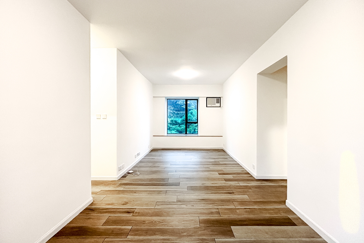 Hillsborough Court 曉峰閣 | Living and Dining Room