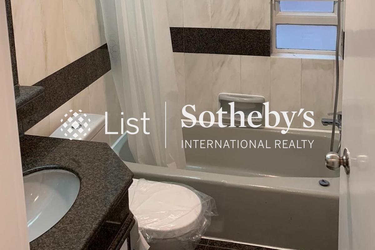 Hillsborough Court 晓峰阁 | Guest Bathroom