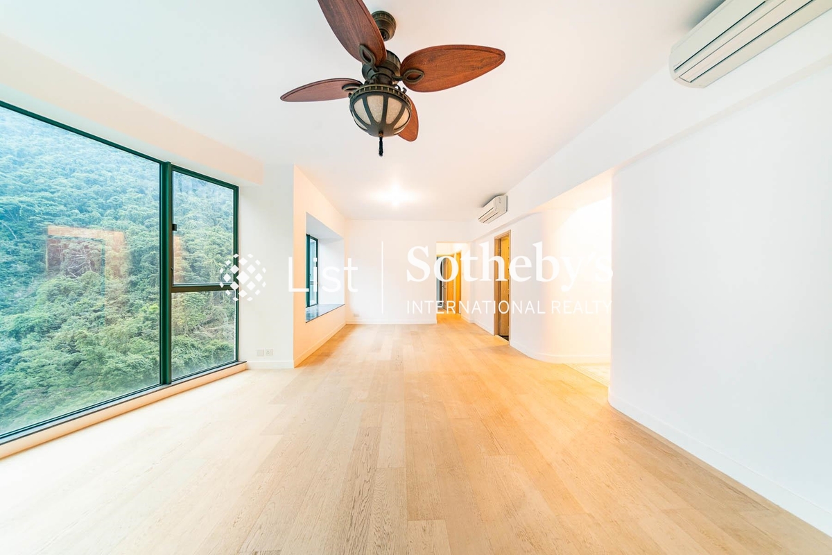 Hillsborough Court 曉峰閣 | Living and Dining Room