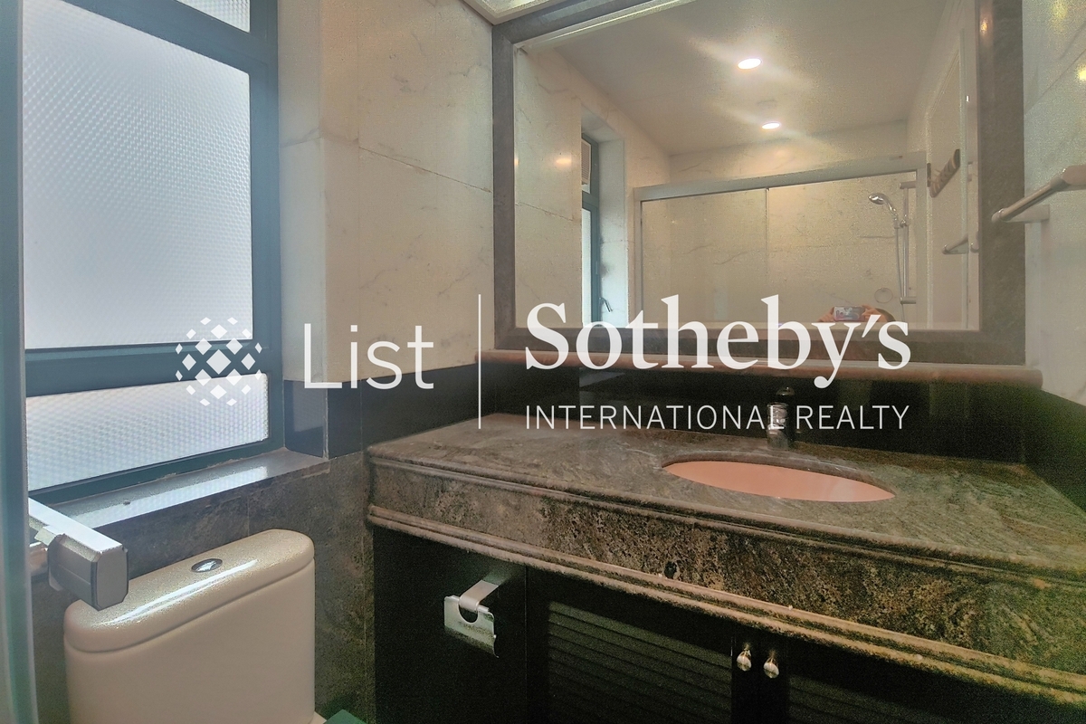 Hillsborough Court 曉峰閣 | Bathroom