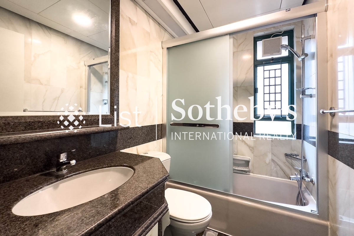 Hillsborough Court 曉峰閣 | Guest Bathroom