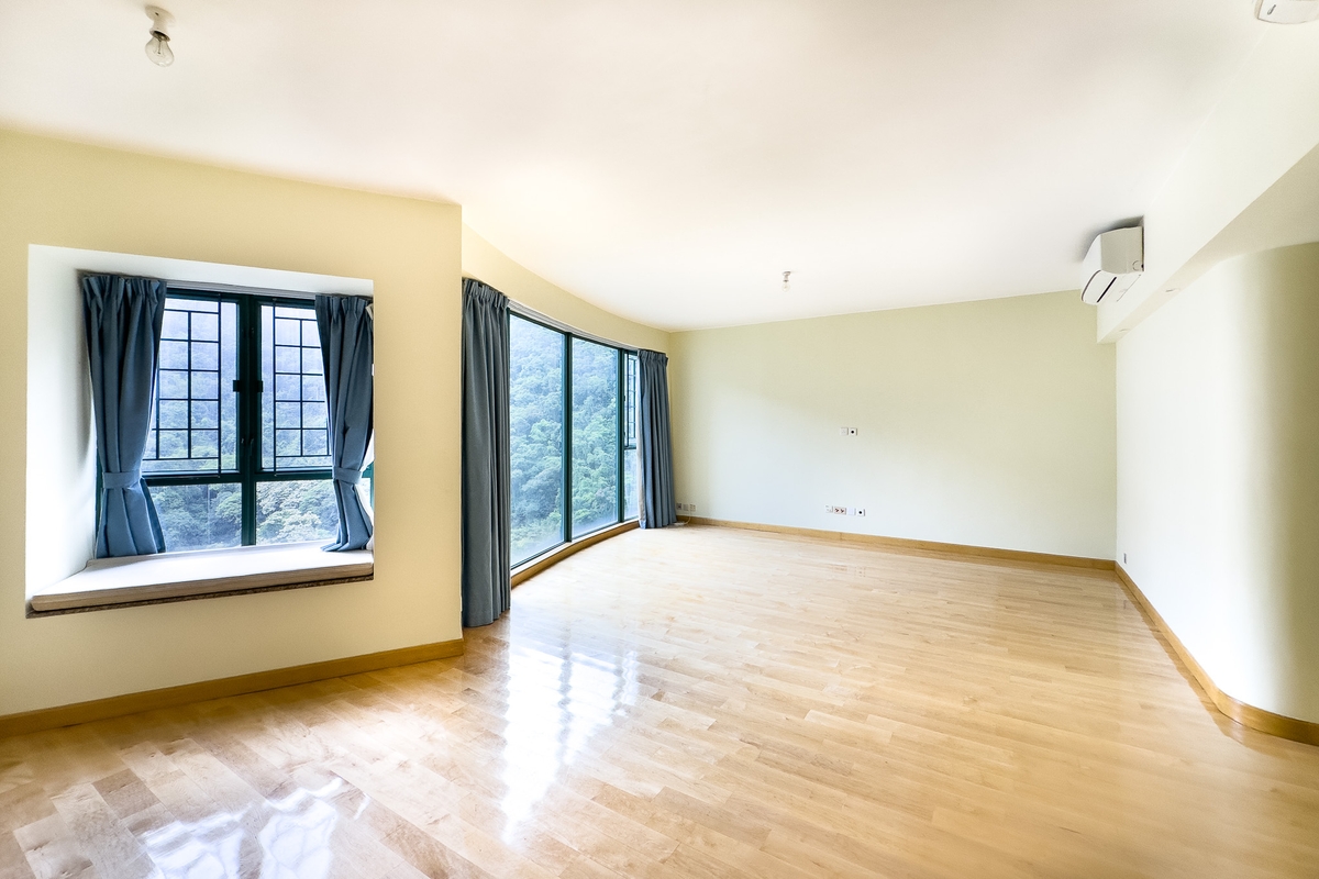 Hillsborough Court 曉峰閣 | Living and Dining Room