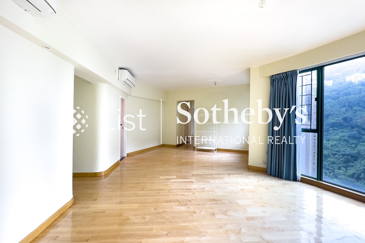 Hillsborough Court 曉峰閣 | Living and Dining Room