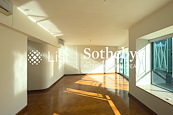 Hillsborough Court 曉峰閣 | Living and Dining Room