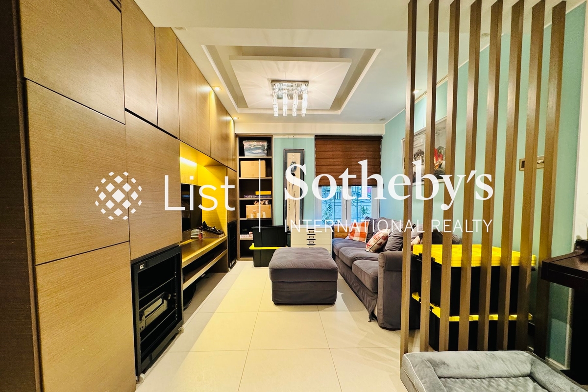 Golden Phoenix Court 金鳳閣 | Living Room