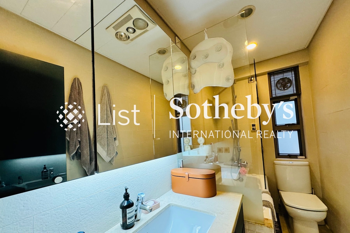 Golden Phoenix Court 金鳳閣 | Guest Bathroom