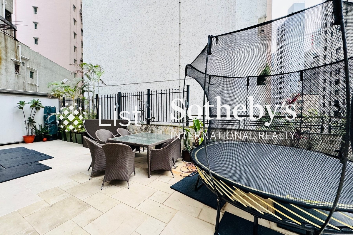 Golden Phoenix Court 金鳳閣 | Private Roof Terrace